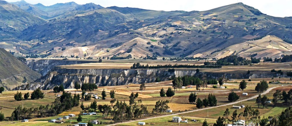 Vista de montanhas equatorianas