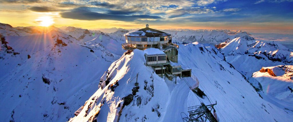 Schilthorn, a 2.970 metros de altura, no coração dos Alpes Suiços.