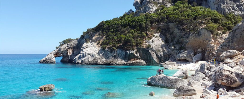 Enseada de Cala Goloritzè na Sardenha, Itália