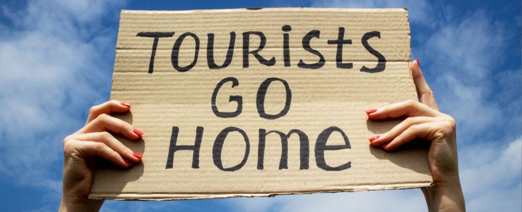 Placa Tourists Go Home