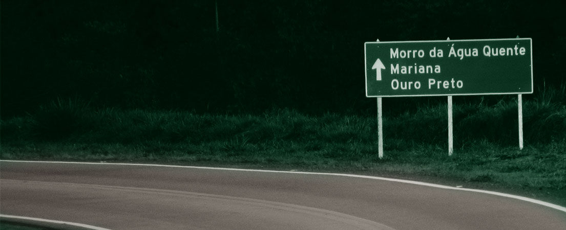 Placa de estrada com direção a Ouro Preto