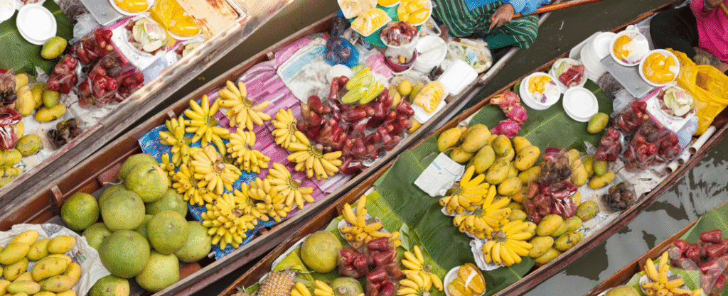 Mercado flutuante de frutas