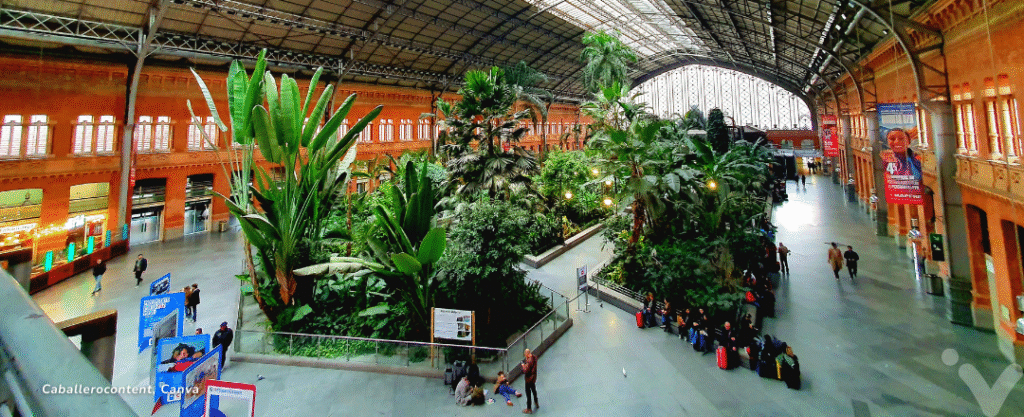 Jardim interno da estação de trem Atocha em Madri, Espanha